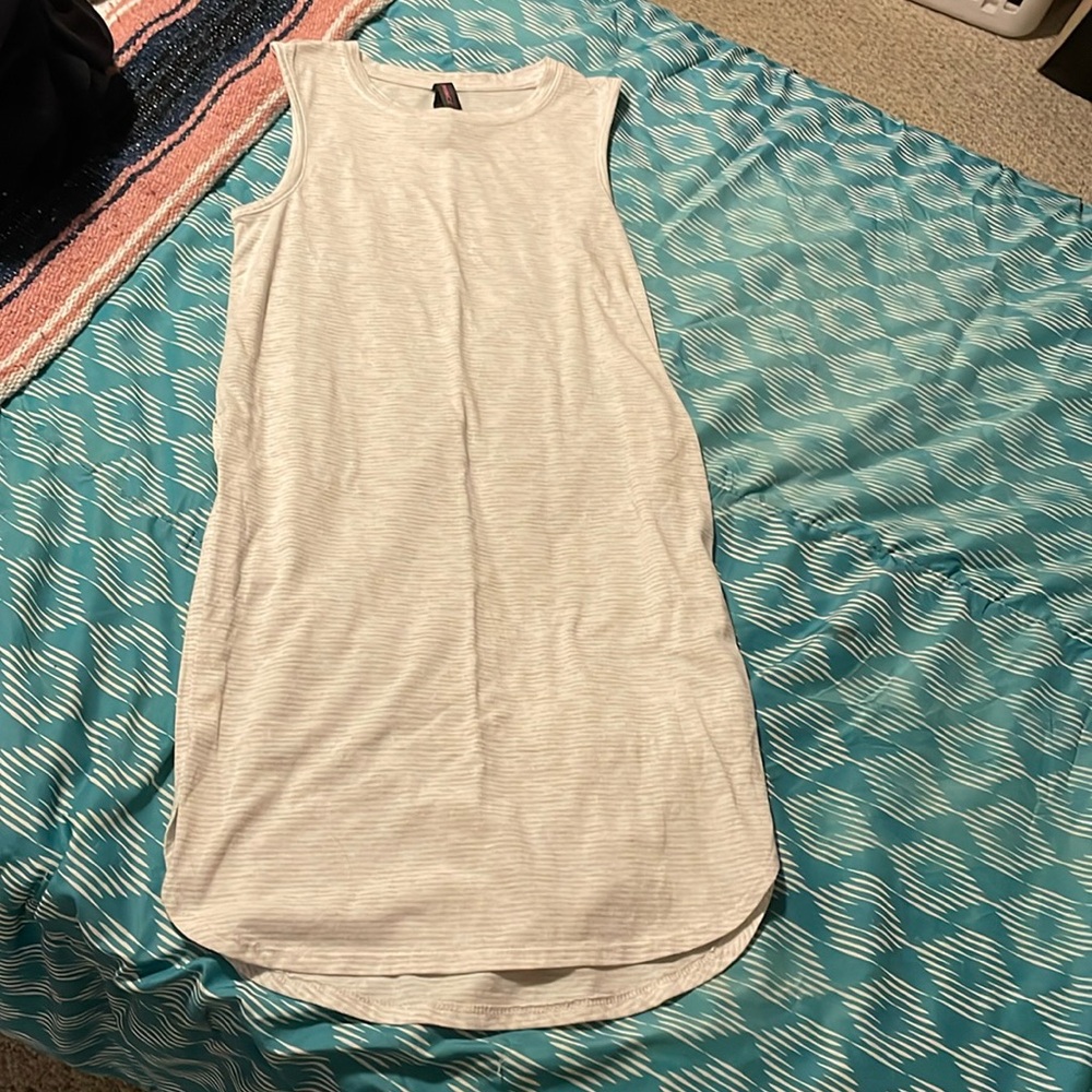 60% cotton Betsey Johnson Performance top